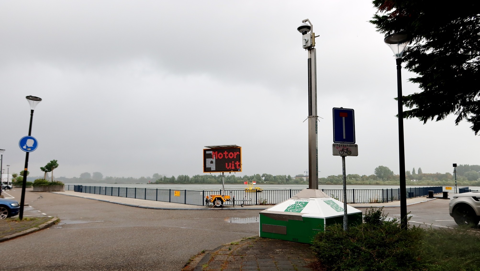 Mobiele camera en tekstkar voor rust op Werfkade