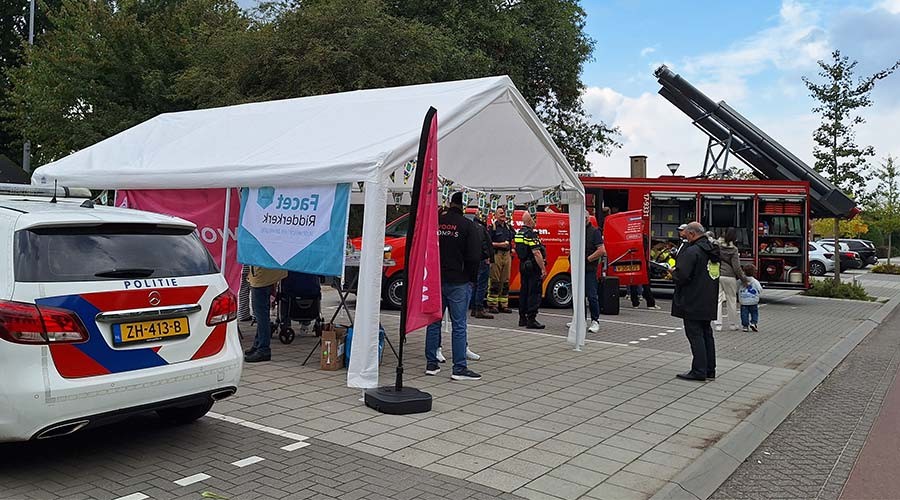 Ontmoet elkaar bij de Buurttent XL in Rijsoord