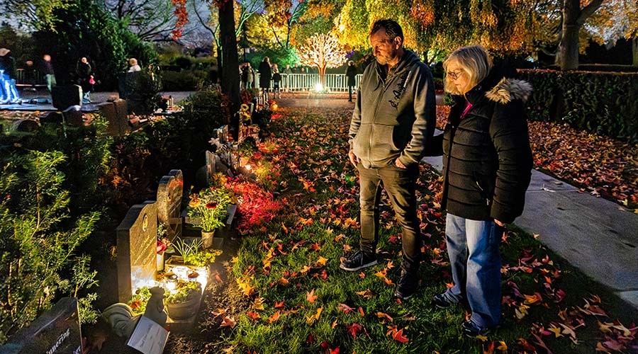 Sfeervolle Lichtjesavond op begraafplaats Vredehof