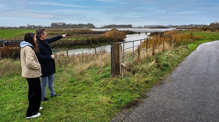 Monument voor neergestorte Fokker T-5 in Ridderkerk