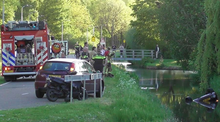 Auto belandt in het water in Ridderkerk; bestuurder onder invloed