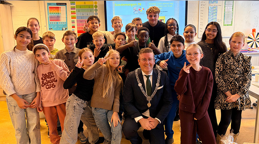 Ridderkerkse scholieren ontbijten met de burgemeester
