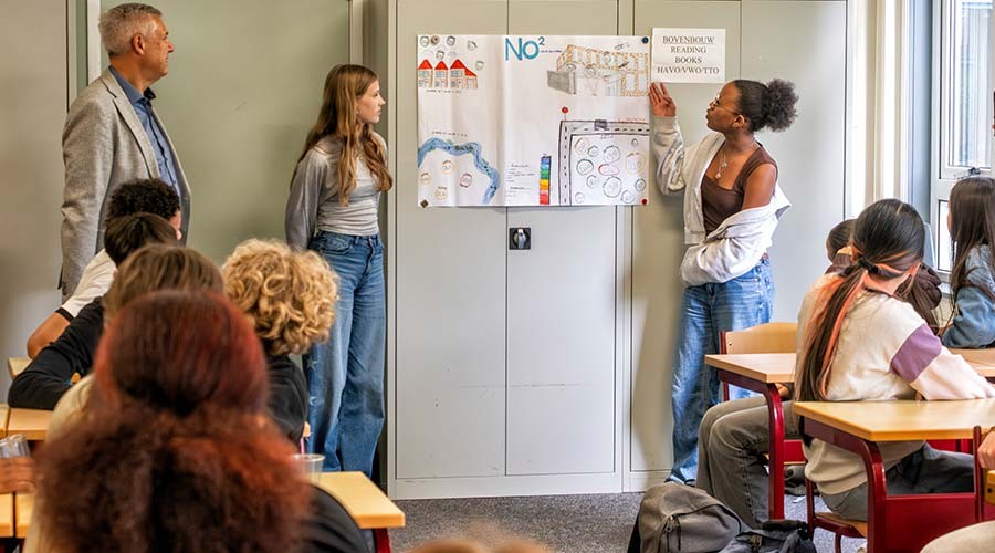 Scholieren delen resultaten luchtmetingen in Ridderkerk