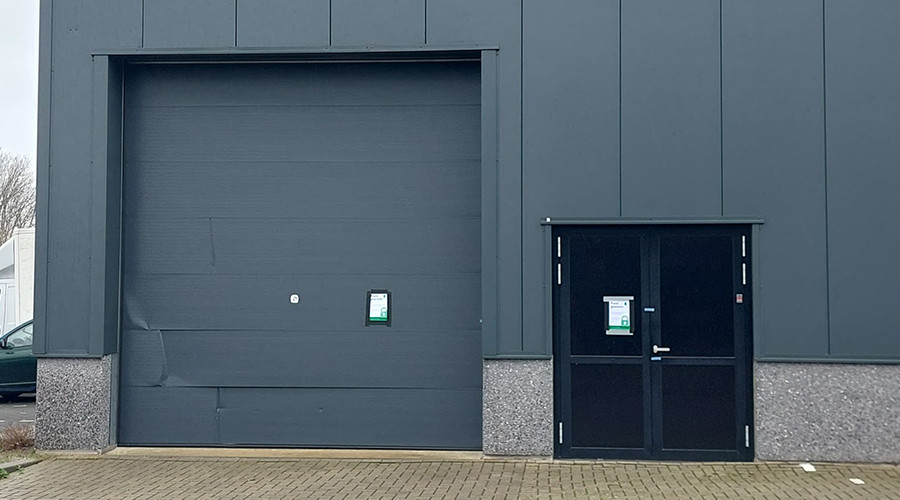 Burgemeester sluit loods na vondst medicijnen