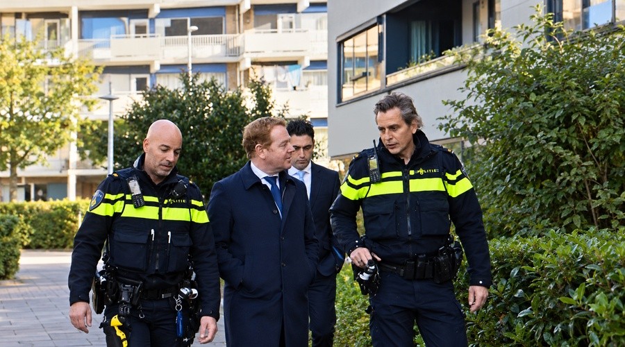 Minister Van Weel krijgt in Meerzicht beeld veiligheidsaanpak