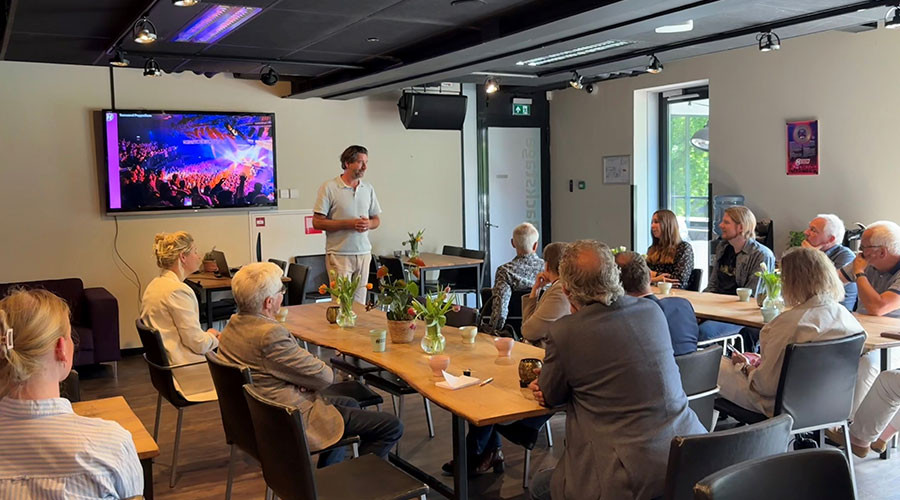 Werkbezoek Zoetermeerse gemeenteraad aan popodium Hedon