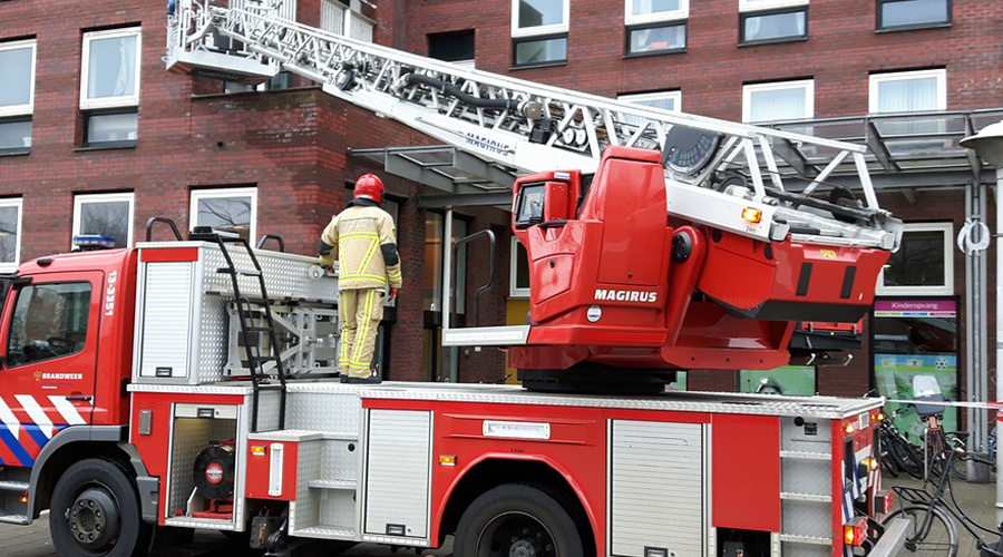 Complexe dakbrand bij woning aan het Zwartemeer in Zoetermeer