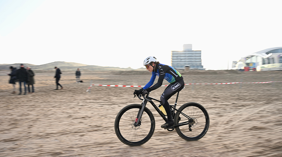 Zoetermeerse Mariëlle Trouwborst tweede op strand van Scheveningen